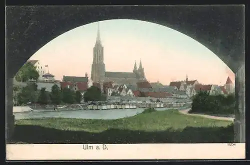 AK Ulm a. D., Uferpartie mit Dom durch Tor