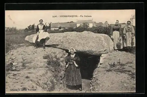 AK Locmariaquer, Un Dolmen