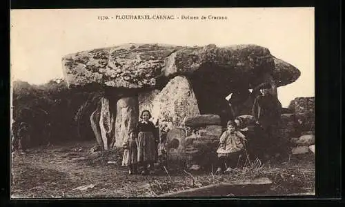 AK Plouharnel Carnac, Dolmen de Crucuno, Kinder vor den Dolmen