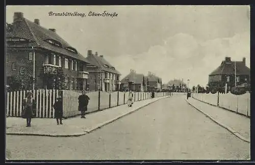 AK Brunsbüttelkoog, Löwe-Strasse mit Kindern