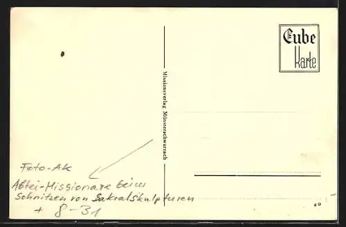 AK Münsterschwarzach, Abtei-Missionare beim Schnitzen von Sakralskulpturen