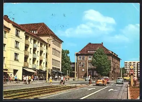 AK Nordhausen, Blick in die Rautenstrasse, Passanten und Automobile