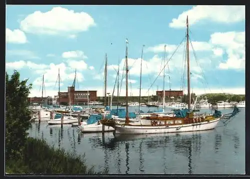 AK Harlesiel /Nordsee, Segelboote im Hafen