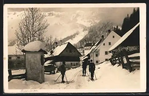 AK Seewiesen, Skifahrer in der verschneiten Ortschaft