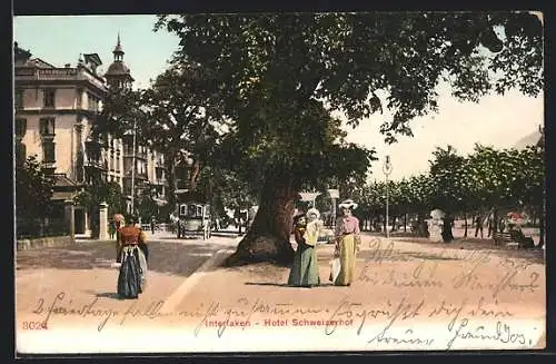 AK Interlaken, Strassenpartie mit Blick auf das Hotel Schweizerhof