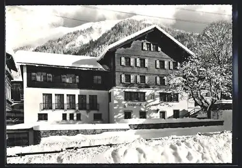 AK Klosters-Dorf, Ferienheim Schweizerhaus im Schnee