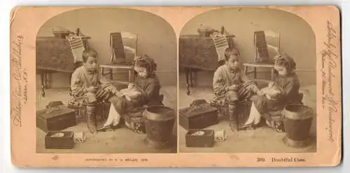 Stereo-Fotografie Underwood & Underwood, Baltimore / MD, Kinder spielen Mama und Papa mit Puppe im Arm
