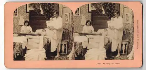 Stereo-Fotografie B. W. Kilburn, Littleton, Eltern mit ihren drei Kindern im Elternbett, Mutterglück