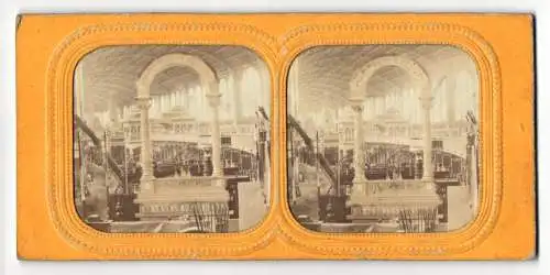 Stereo-Fotografie unbekannter Fotograf und Ort, Weltausstellung Paris 1867, Blick in Ausstellungraum