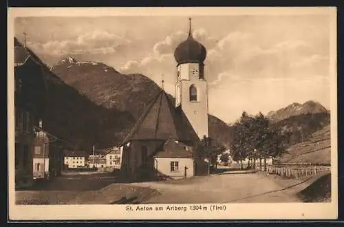 AK St. Anton am Arlberg, Strassenpartie mit Kirche