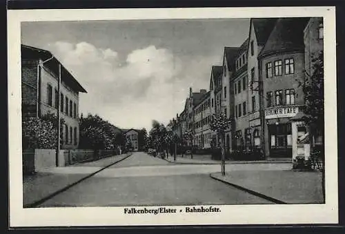 AK Falkenberg / Elster, Bahnhofstrasse mit Berliner Cafe
