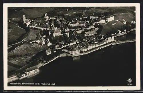 AK Meersburg /Bodensee, Ortsansicht vom Flugzeug aus gesehen