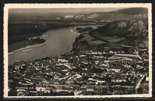 AK Hainburg a. d. Donau, Flusspartie mit der Stadt