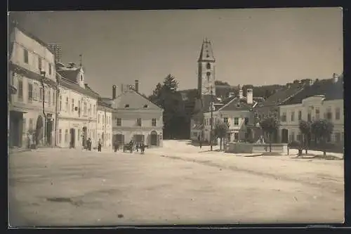 Foto-AK Aspang, Platz mit Kirche und Brunnen