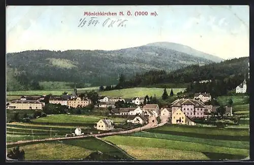 AK Mönichkirchen, Ort mit bewirtschafteten Feldern