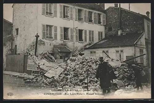 AK Courbevoie, Rue Louis-Blanc, Maison écroulée, Crue de la Seine