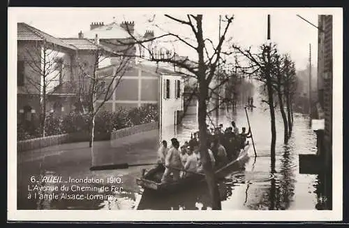 AK Rueil, Inondation 1910, l`Avenue du Chemin de Fer à l`angle Alsace-Lorraine