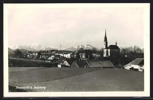 AK Neumarkt bei Salzburg, Ortspanorama mit Kirche