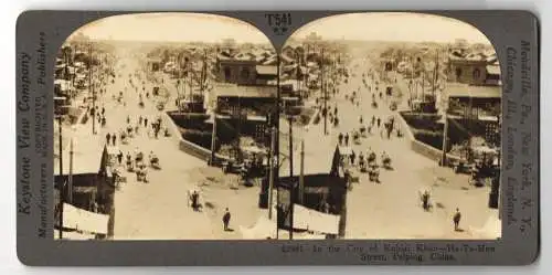 Stereo-Fotografie Keystone View Co., Meadville, Ansicht Peiping, Ha-Ta-Men Street in the Kublai Khan City