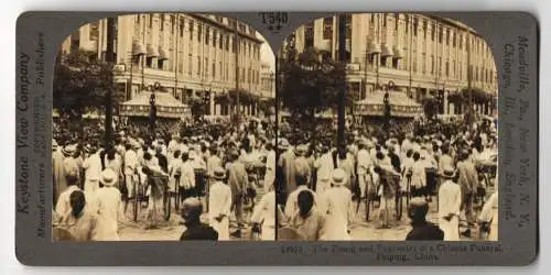Stereo-Fotografie Keystone View Co., Meadville, Ansicht Peiping, The Pomp and Pageantry of Chinese Funeral, Beerdigung