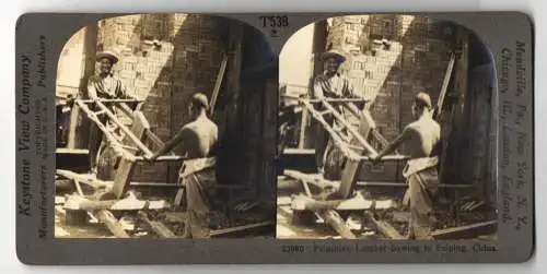 Stereo-Fotografie Keystone View Co., Meadville, Ansicht Peiping, Primitive Lumber Sawing, Schreiner / Tischler mit Säge