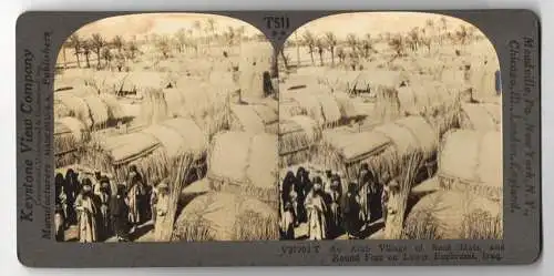 Stereo-Fotografie Keystone View Co., Meadville, Ansicht Iraq, Arab Villag of Reed Mats and Round Fort on Lower Euphrats