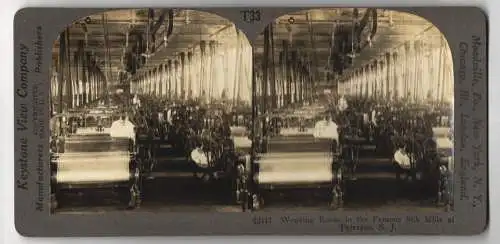 Stereo-Fotografie Keystone View Co., Meadville, Ansicht Paterson / NJ., Weaving Room in the Famous Silk Mill, Webstuhl