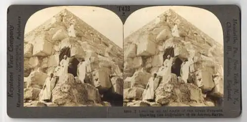 Stereo-Fotografie Keystone View Co., Meadville, Ansicht Gizeh, Looking up an Angle of the Great Pyramid