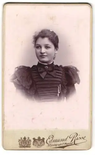 Fotografie Edmund Risse, Bochum, Junge Dame mit zurückgebundenem Haar