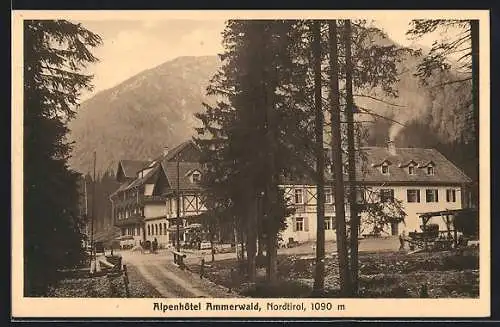AK Reutte, Strasse mit Alpenhotel Ammerwald