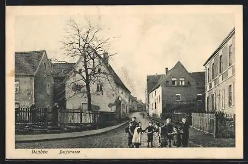 AK Deuben / Teuchern, Dorfstrassse mit Kindern