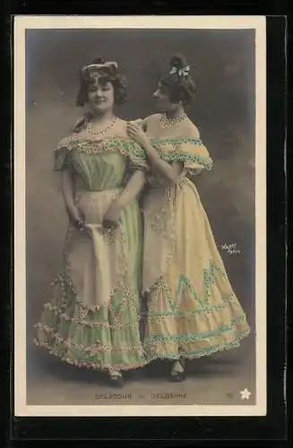 Foto-AK Walery, Paris: Delacour und Delbarre, Zwei Darstellerinnen im Kleid mit hochgesteckten Haaren