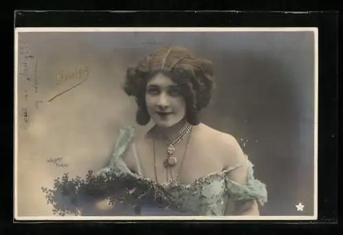 Foto-AK Walery, Paris: Sterly, Dame mit Blumen