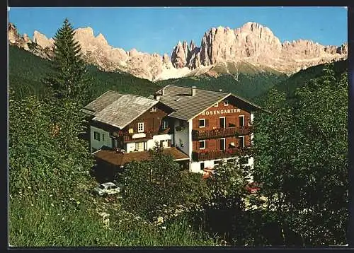 AK Tiers / St. Zyprian, Pension Rosengarten mit Gebirge im Hintergrund, Bes. Fam. G. Resch