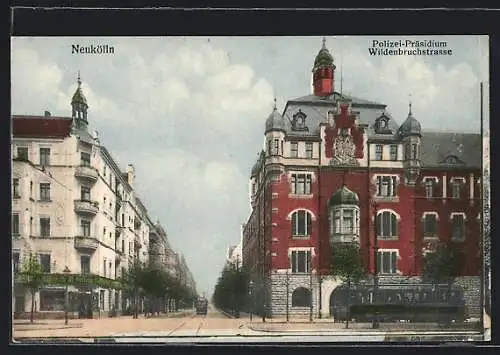 AK Berlin-Neukölln, Polizei-Präsidium in der Wildenbruchstrasse mit Strassenbahn