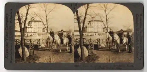 Stereo-Fotografie Keystone View Co., Meadville, Ansicht Colorado Springs / CO., view E. across lake to Broadmoor Hotel