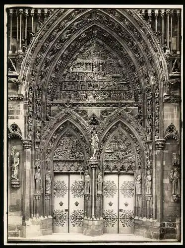 Fotografie unbekannter Fotograf, Ansicht Thann, Hauptportal der Kathedrale um 1932