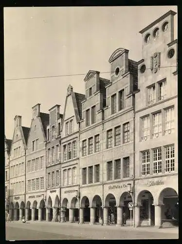 Fotografie unbekannter Fotograf, Ansicht Münster i. W., Geschäftsstrasse mit Ladengeschäften