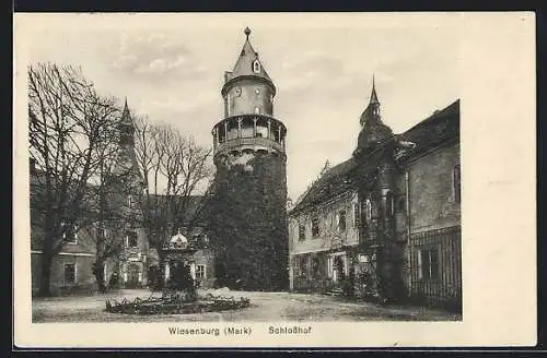 AK Wiesenburg / Mark, Partie im Schlosshof