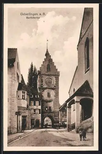 AK Überlingen / Bodensee, Strassenpartie am Barfüssertor