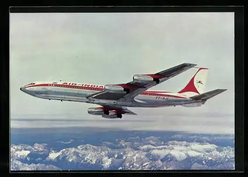 AK Flugzeug des Types Boeing 707 der Fluggesellschaft Air India über den Wolken