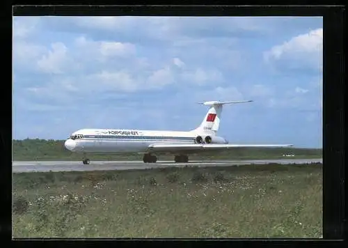 AK Flugzeug IL-62 auf der Landebahn