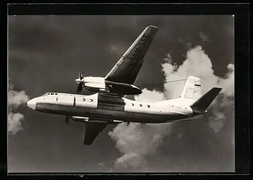 AK Flugzeug Turboprop AN-24 von Interflug