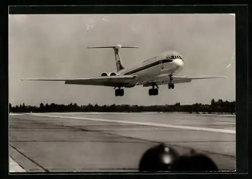 AK Turbinenluftstrahlverkehrsflugzeug IL 62 der Interflug beim Start