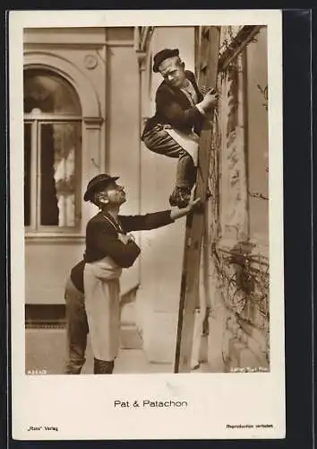 AK Schauspieler Pat & Patachon mit Schürzen