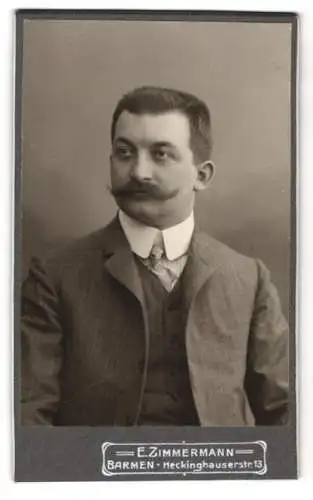 Fotografie E. Zimmermann, Barmen, Heckinghauserstr. 13, Bürgerlicher Herr mit Schnauzbart