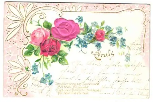 Stoff-Präge-AK Blumenarrangement aus Vergissmeinnicht und Rosen, eine Rose aus Stoff
