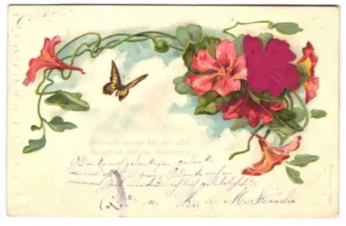 Stoff-Präge-AK Schmetterling umgeben von blühenden Pflanzen, eine Blüte aus Stoff