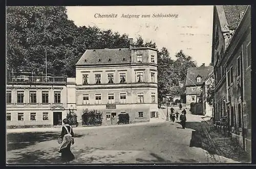 AK Chemnitz, Aufgang zum Schlossberg mit Zuckerbäckerei und Passanten