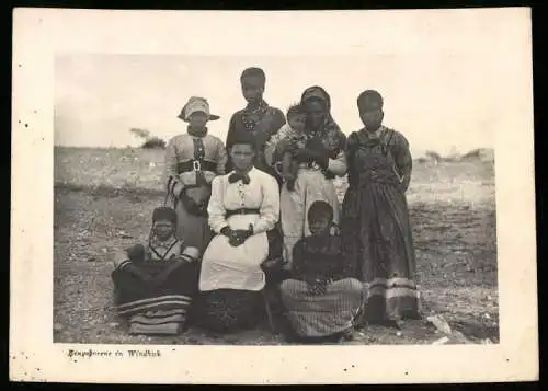 Fotografie unbekannter Fotograf, Ansicht Windhuk / Windhoek, Deutsch-Südwestafrika / Namibia, Eingeborene Frauen
